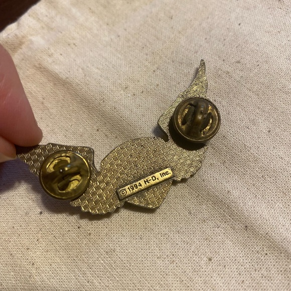 Harley-Davidson Gold Winged Emblem Pin - Picture 2 of 4